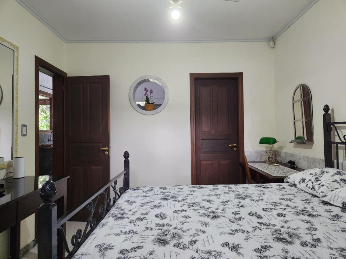 Quarto duplo a 1 quadra do mar Itapema Exterior foto